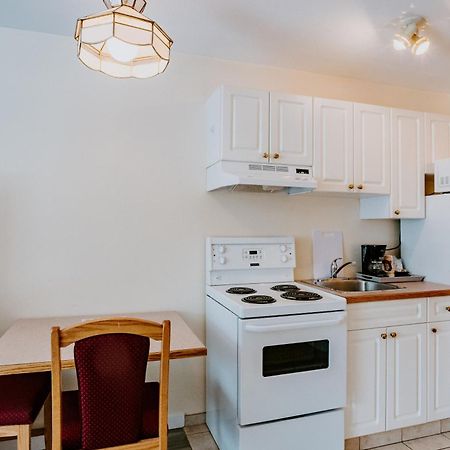 Western Budget Plus Mosaic Suites Penhold Exteriör bild