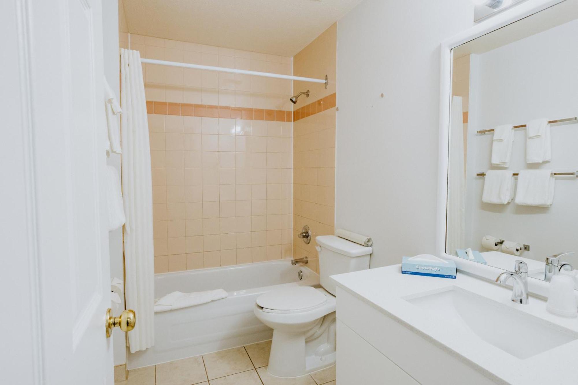 Western Budget Plus Mosaic Suites Penhold Exteriör bild