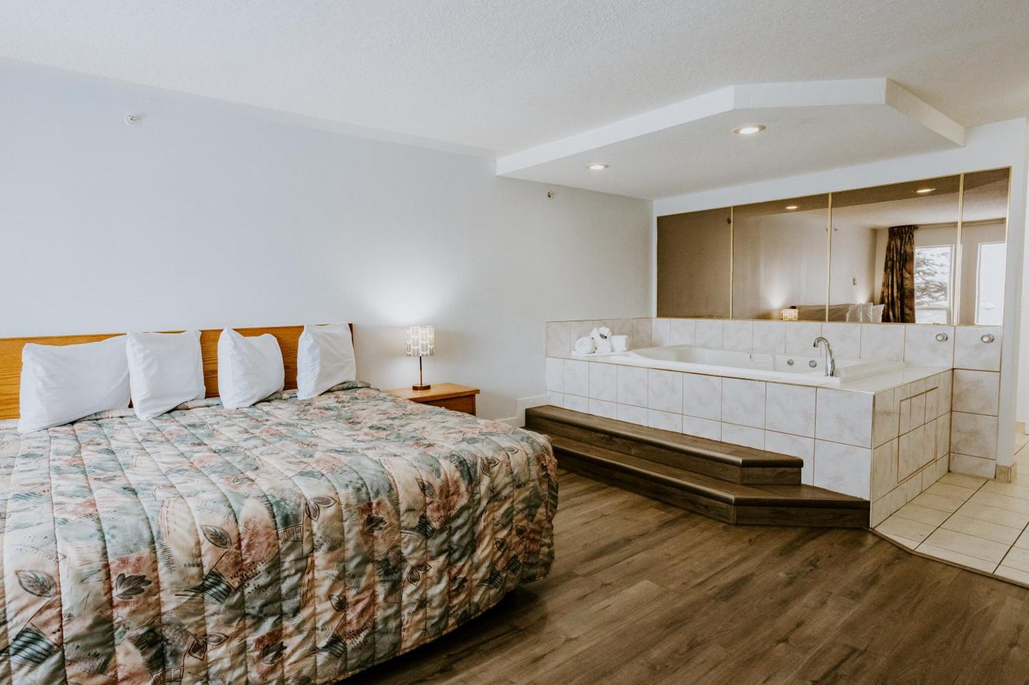 Western Budget Plus Mosaic Suites Penhold Exteriör bild