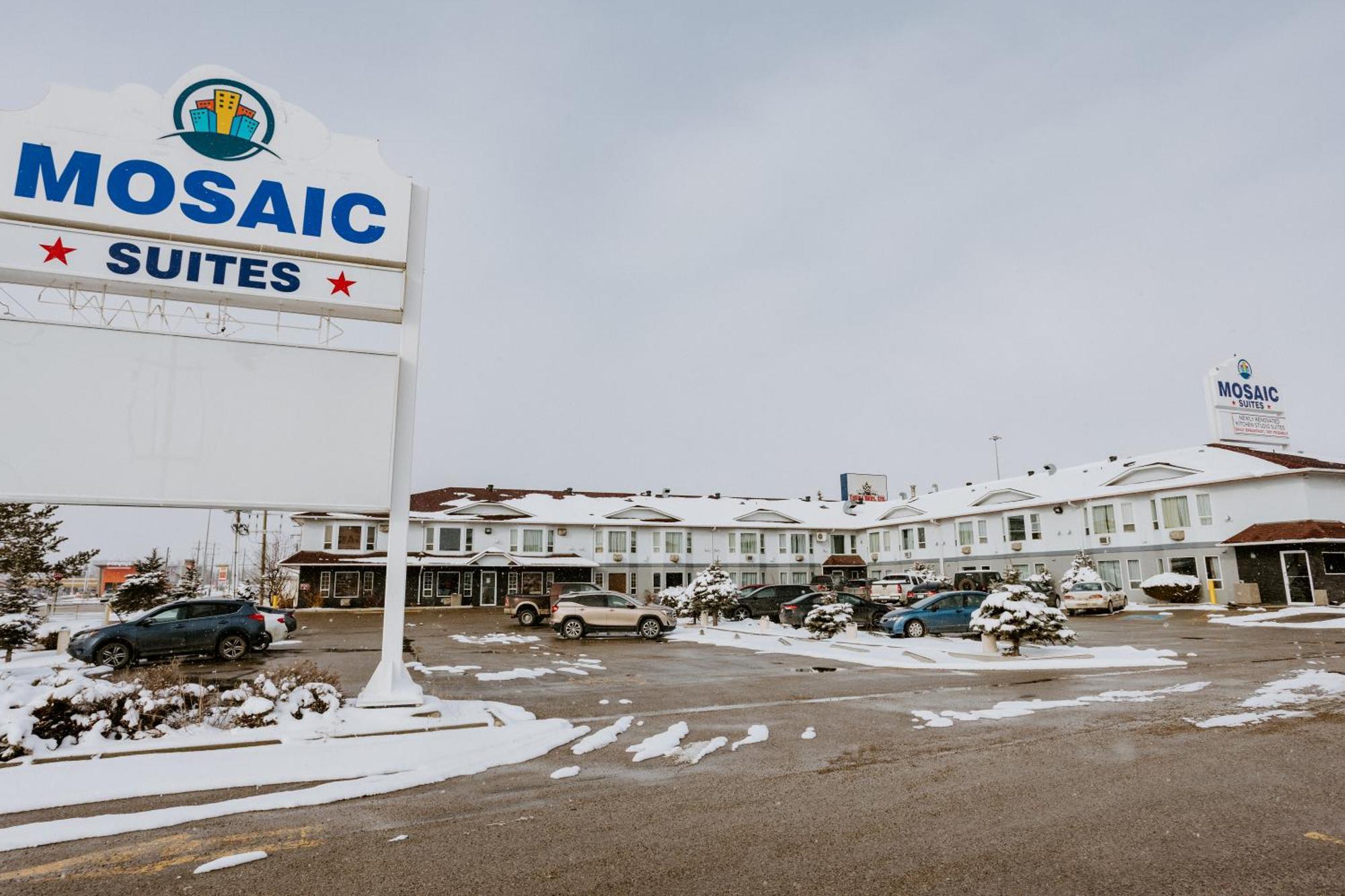 Western Budget Plus Mosaic Suites Penhold Exteriör bild