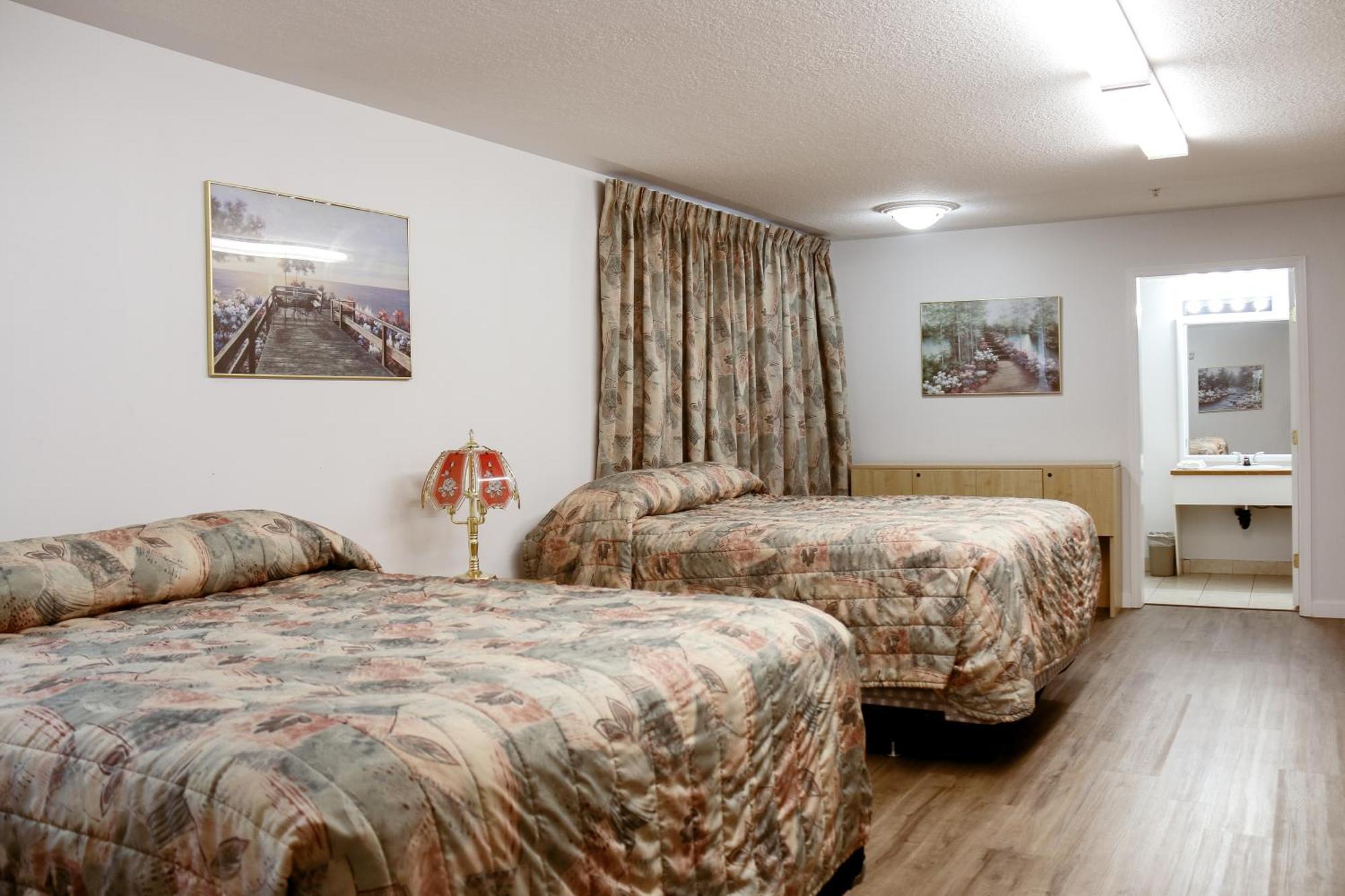 Western Budget Plus Mosaic Suites Penhold Exteriör bild